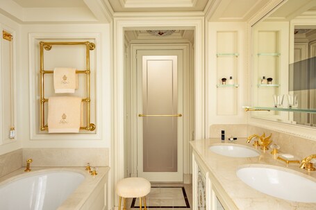 Ritz Paris - Image 37