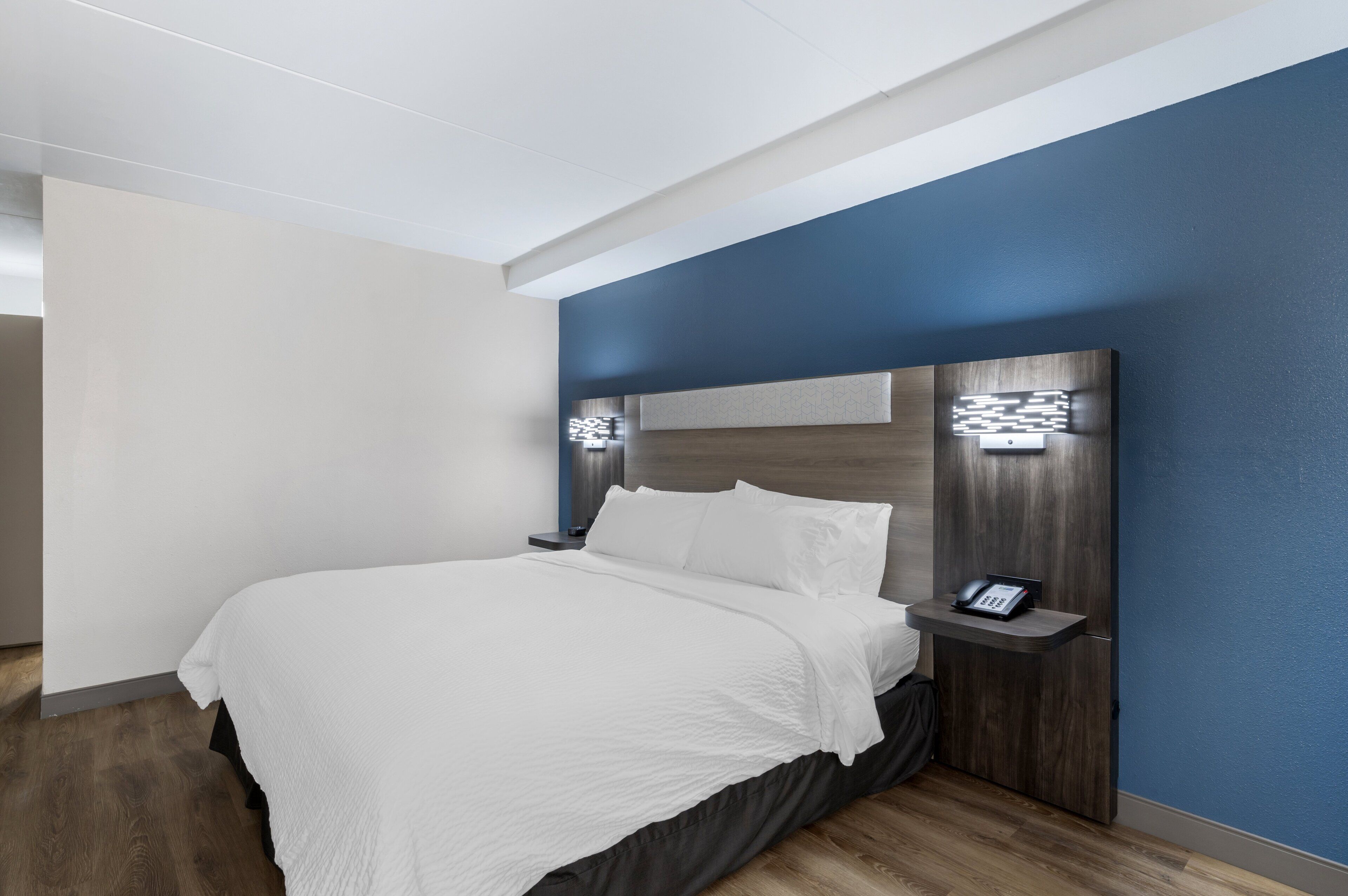 1 bedroom, premium bedding, in-room safe, desk