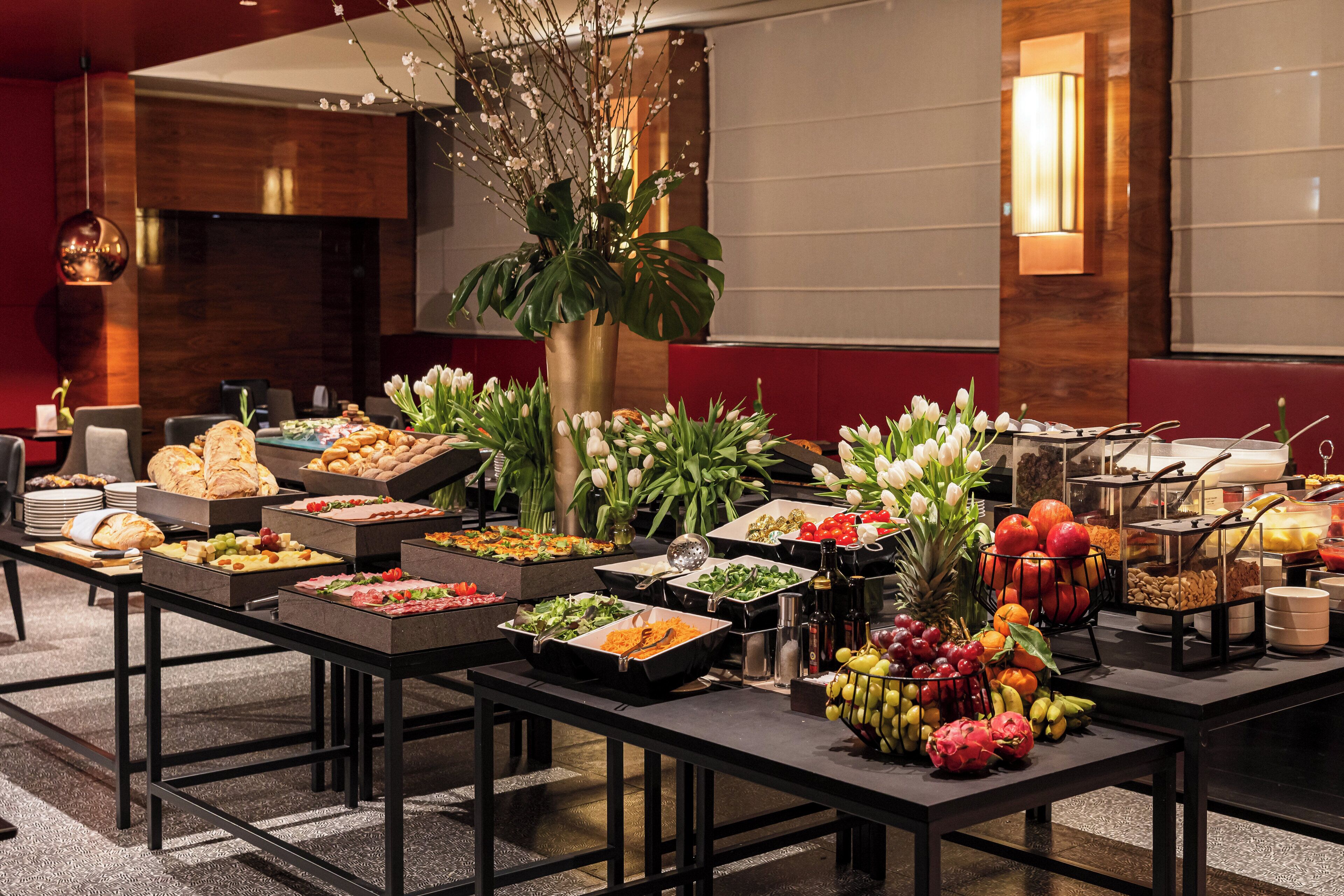 每日供应自助式早餐（每人 EUR 15）