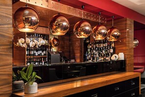 Piano bar