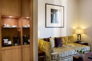 Suite | Minibar, in-room safe, desk, blackout drapes