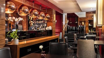 Piano bar