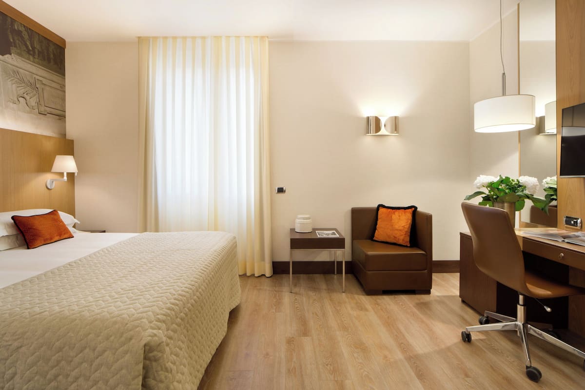 Deluxe Double or Twin Room | 1 bedroom, minibar, in-room safe, desk