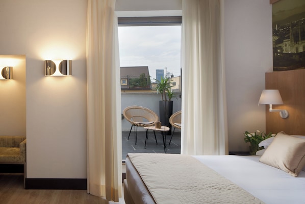 Chambre Deluxe double ou avec lits jumeaux, balcon | Minibar, coffre-fort, bureau, rideaux d’obscurcissement