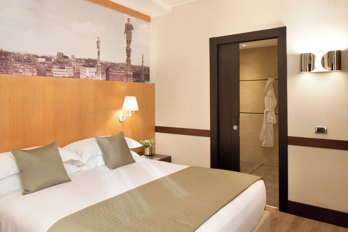 Superior Double or Twin Room | Minibar, in-room safe, desk, blackout curtains