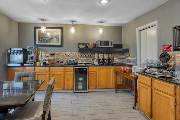 Café da manhã self-service grátis todos os dias