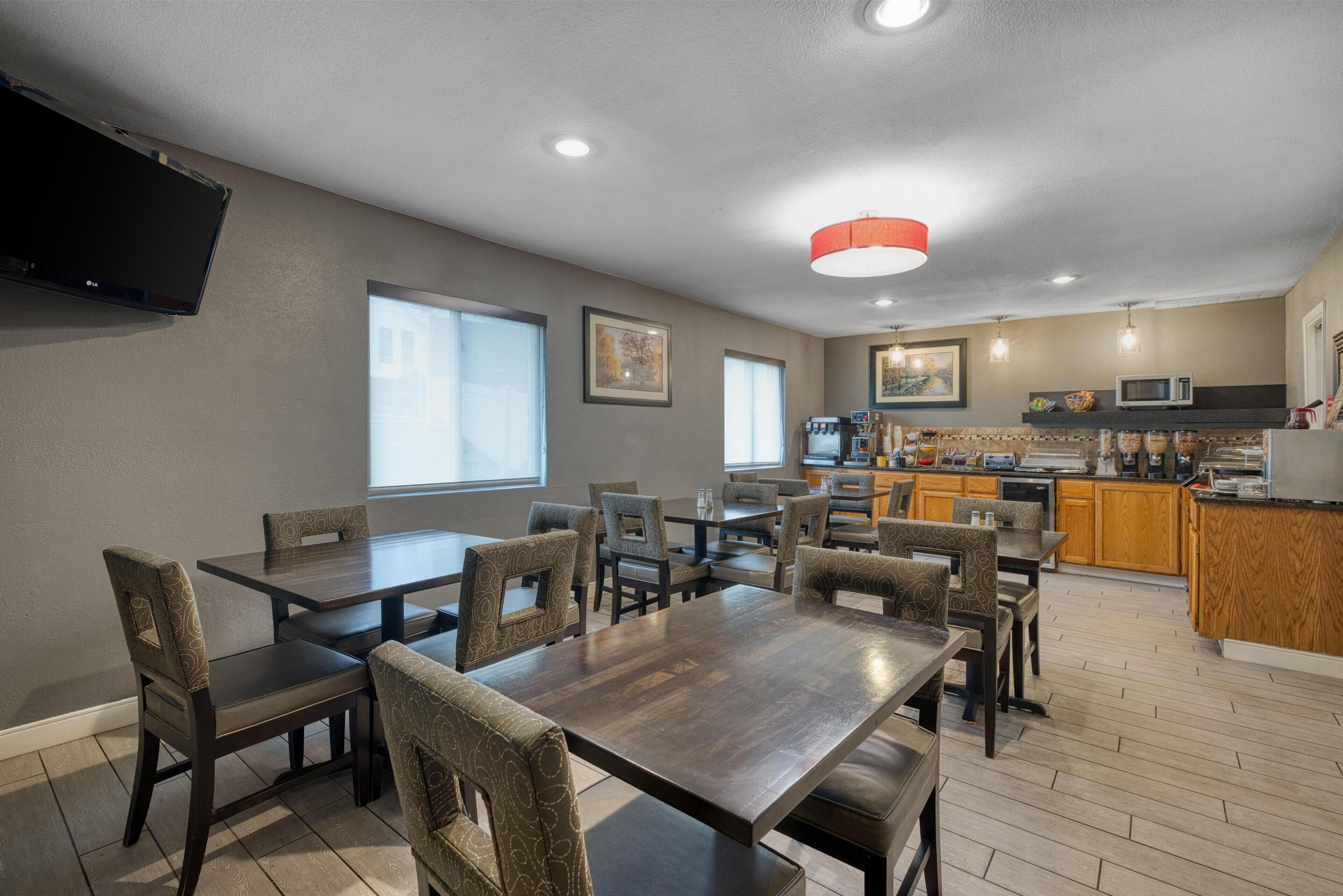 فطور قائم على الخدمة الذاتية مجانًا يوميًا