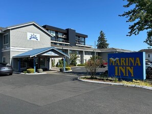 A Marina Inn with a prominent sign, a covered entrance, and a parking lot.