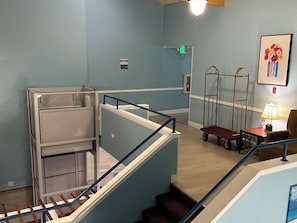 Lift - Marina Inn (Des Moines)