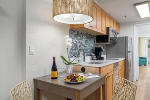 Full-sized fridge, microwave, coffee/tea maker, freezer