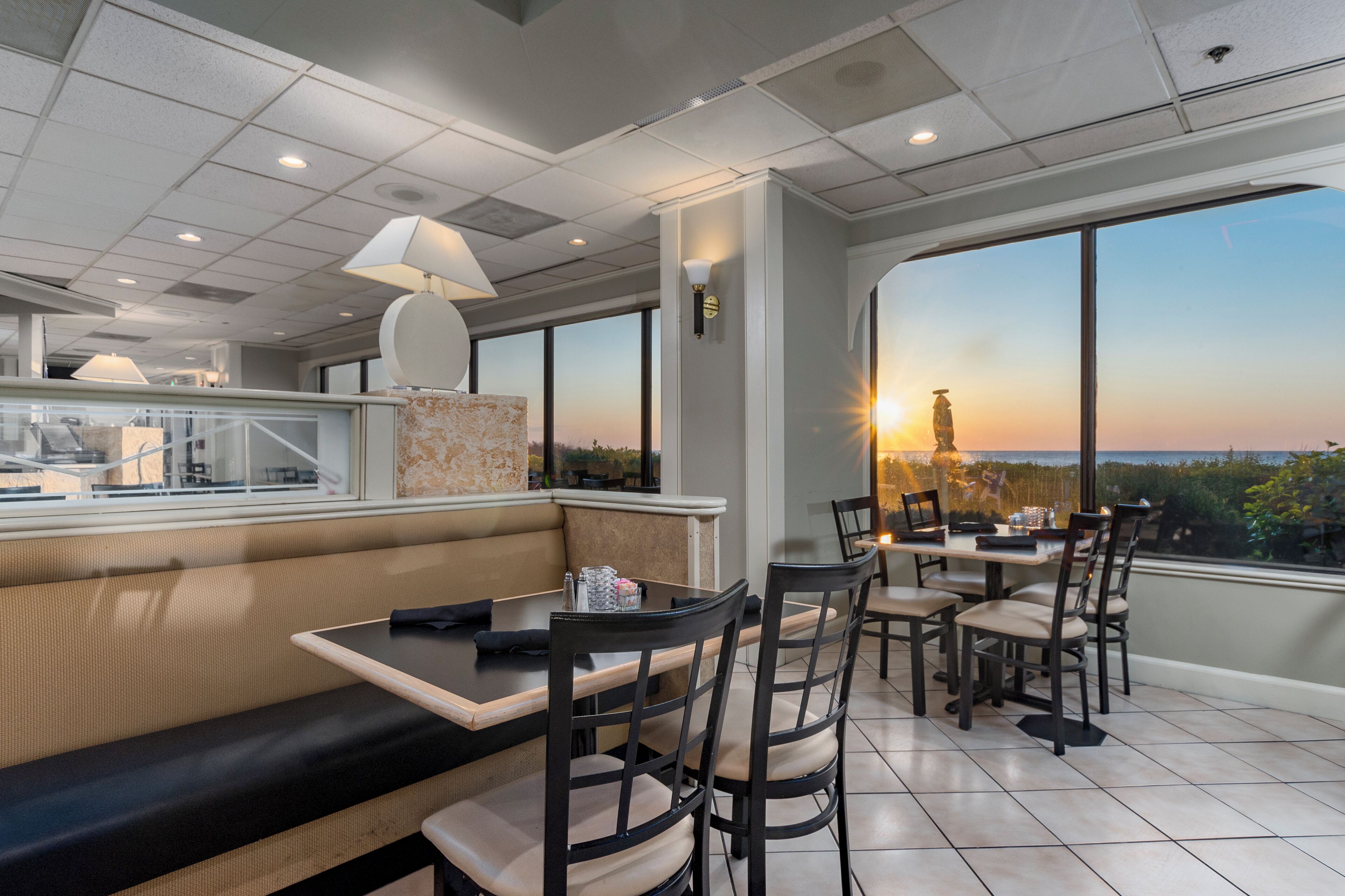 Breakfast, lunch, dinner served; American cuisine, beach views 