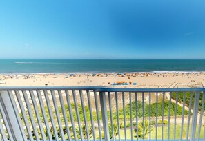 Suíte, várias camas, de frente para o oceano | Terraço/pátio