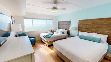 Kondominium Keluarga, 2 kamar tidur, tepi laut (Corner Balcony) | 1 kamar tidur, seprai premium, brankas, dan tirai kedap cahaya