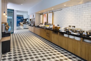 Buffet déjeuner gratuit tous les jours