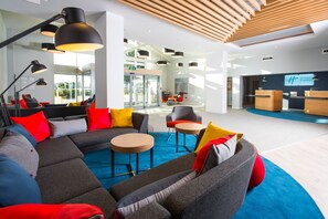 Reception - Holiday Inn Express Portsmouth - North by IHG (Portsmouth)
