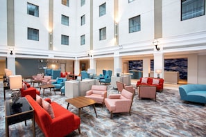 2 bars/lounges