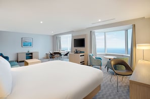 Suite studio Junior, vue sur la mer | Coffre-fort, bureau, fer et planche à repasser, accès au Wi-Fi (inclus)