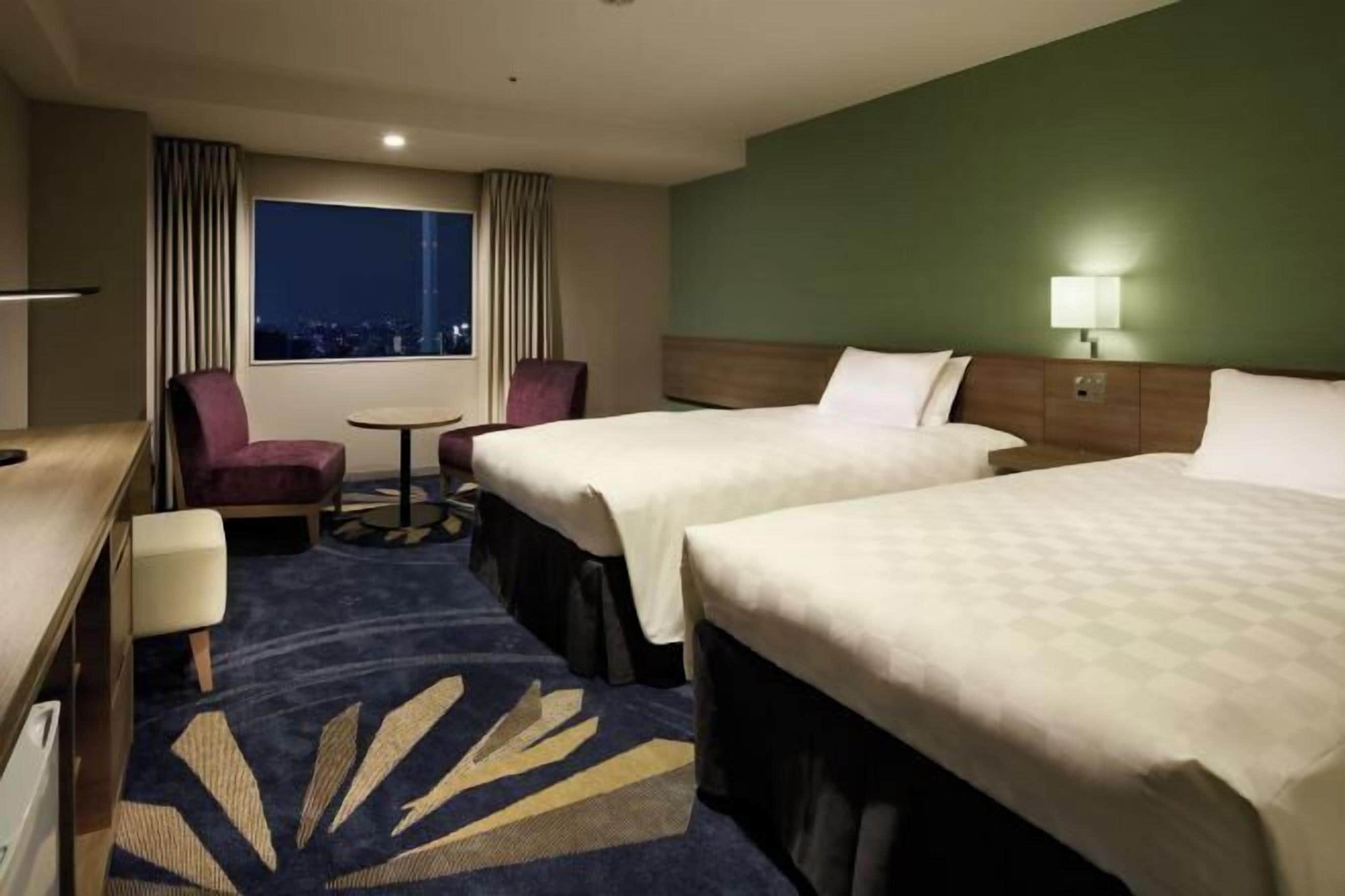 羽毛の掛け布団、セーフティボックス (室内)、遮光カーテン、アイロン / アイロン台