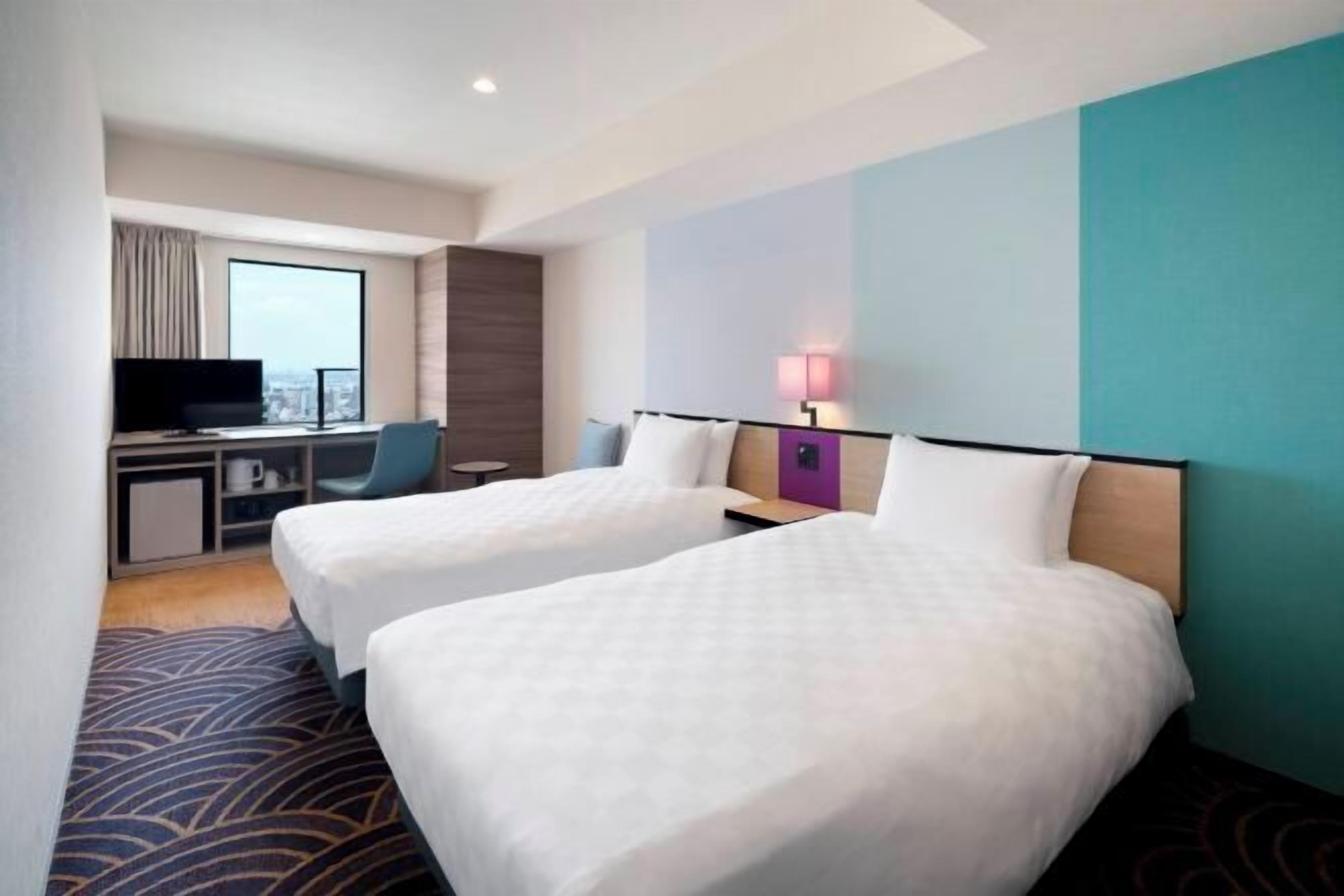 羽毛の掛け布団、セーフティボックス (室内)、遮光カーテン、アイロン / アイロン台