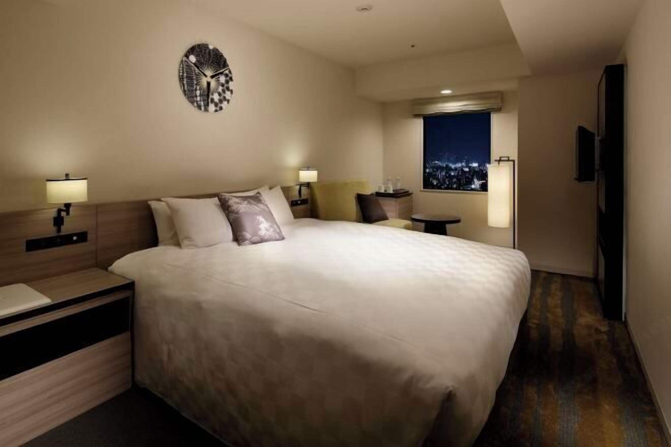 羽毛の掛け布団、セーフティボックス (室内)、遮光カーテン、アイロン / アイロン台