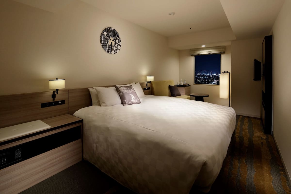 36th-37th Double Room, Non-Smoking (Panorama Floor) | Down duvets, in-room safe, blackout curtains, iron/ironing board