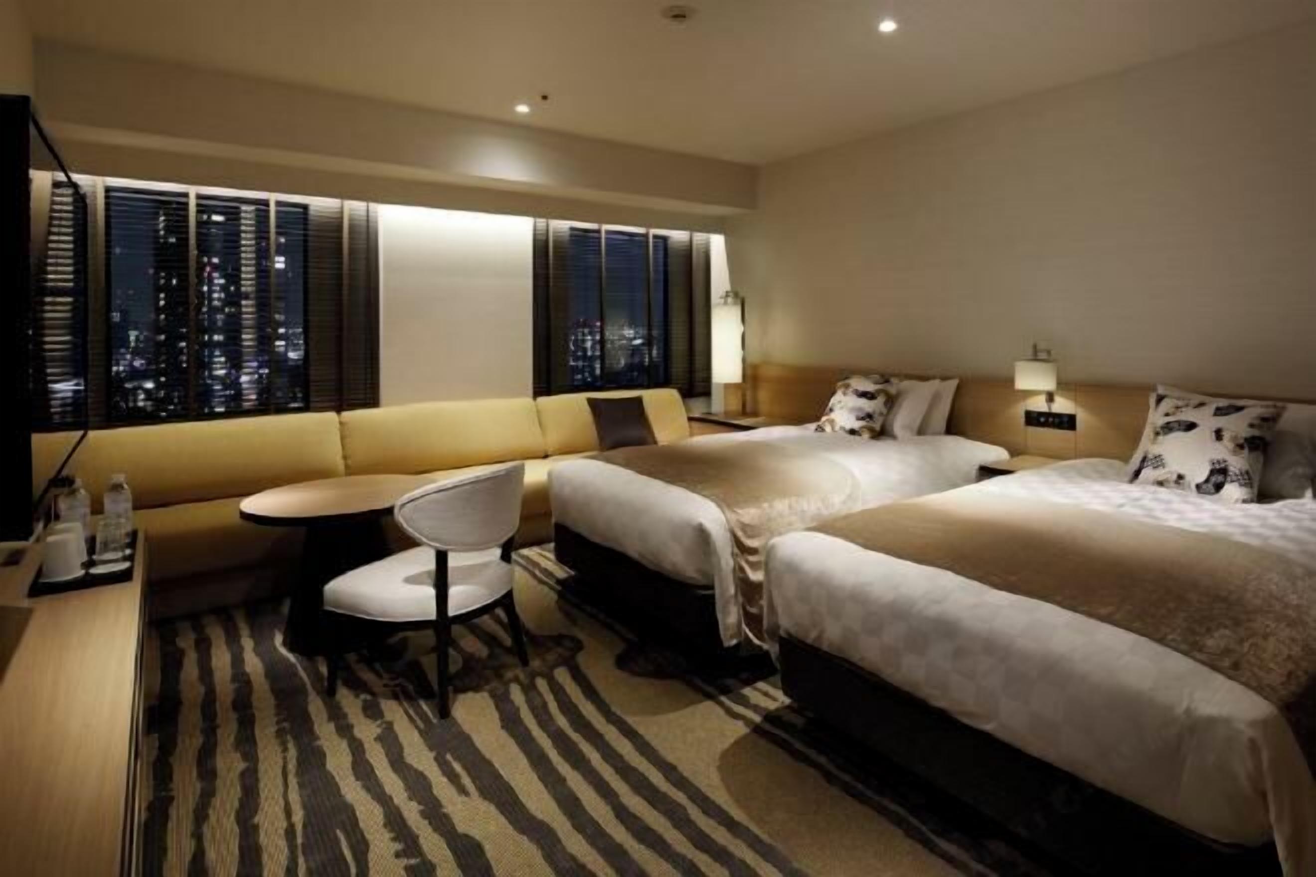 羽毛の掛け布団、セーフティボックス (室内)、遮光カーテン、アイロン / アイロン台