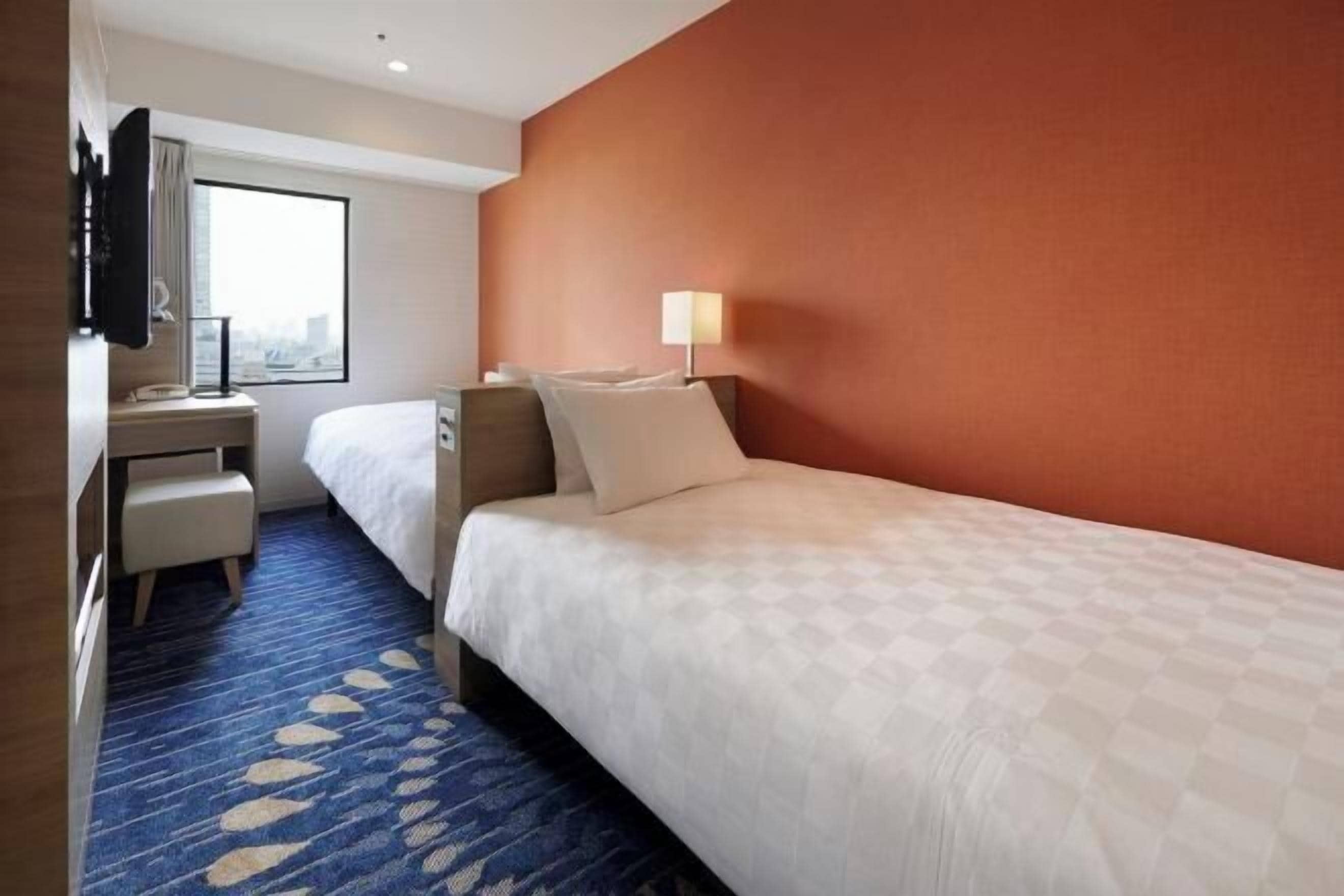 羽毛の掛け布団、セーフティボックス (室内)、遮光カーテン、アイロン / アイロン台