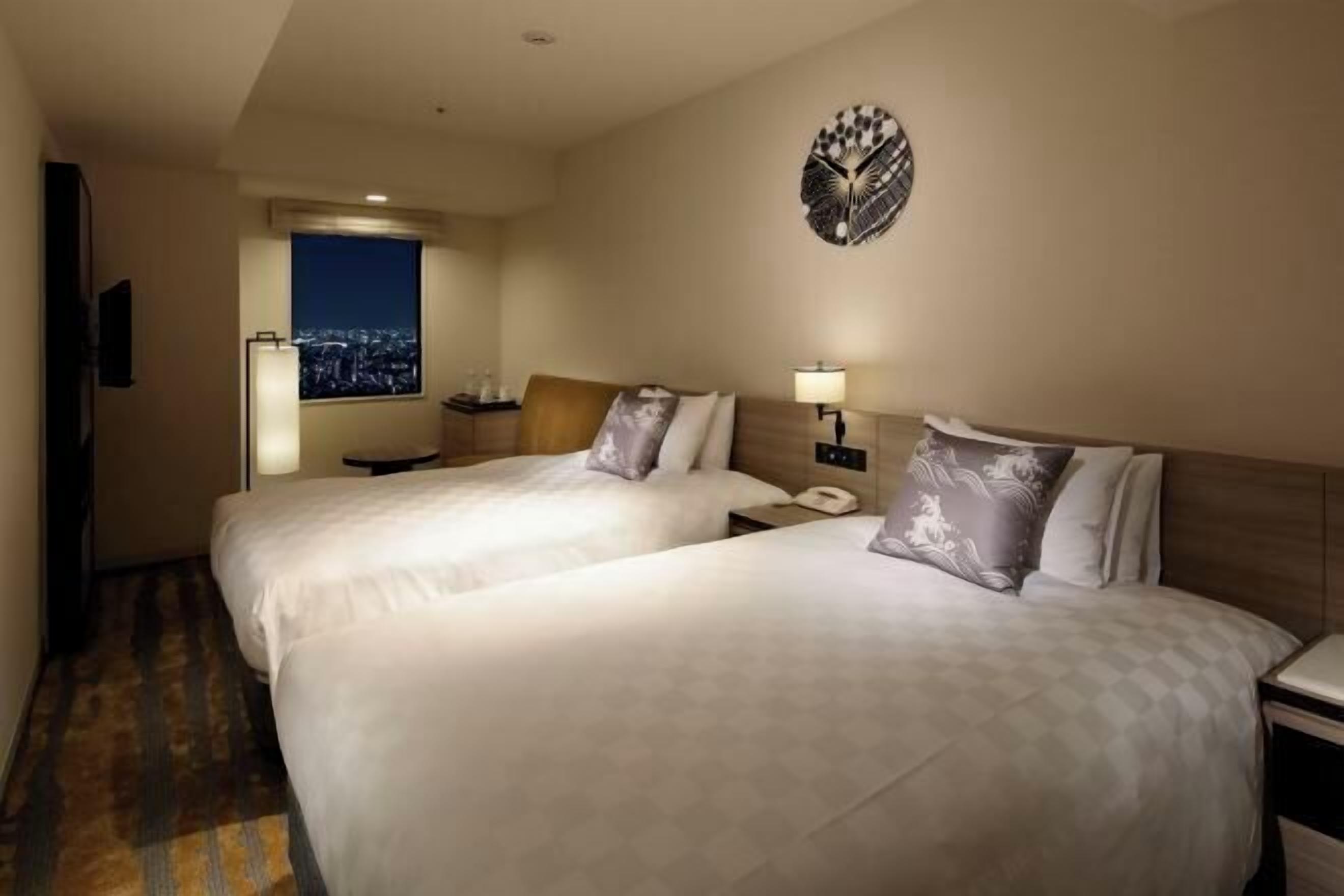 羽毛の掛け布団、セーフティボックス (室内)、遮光カーテン、アイロン / アイロン台