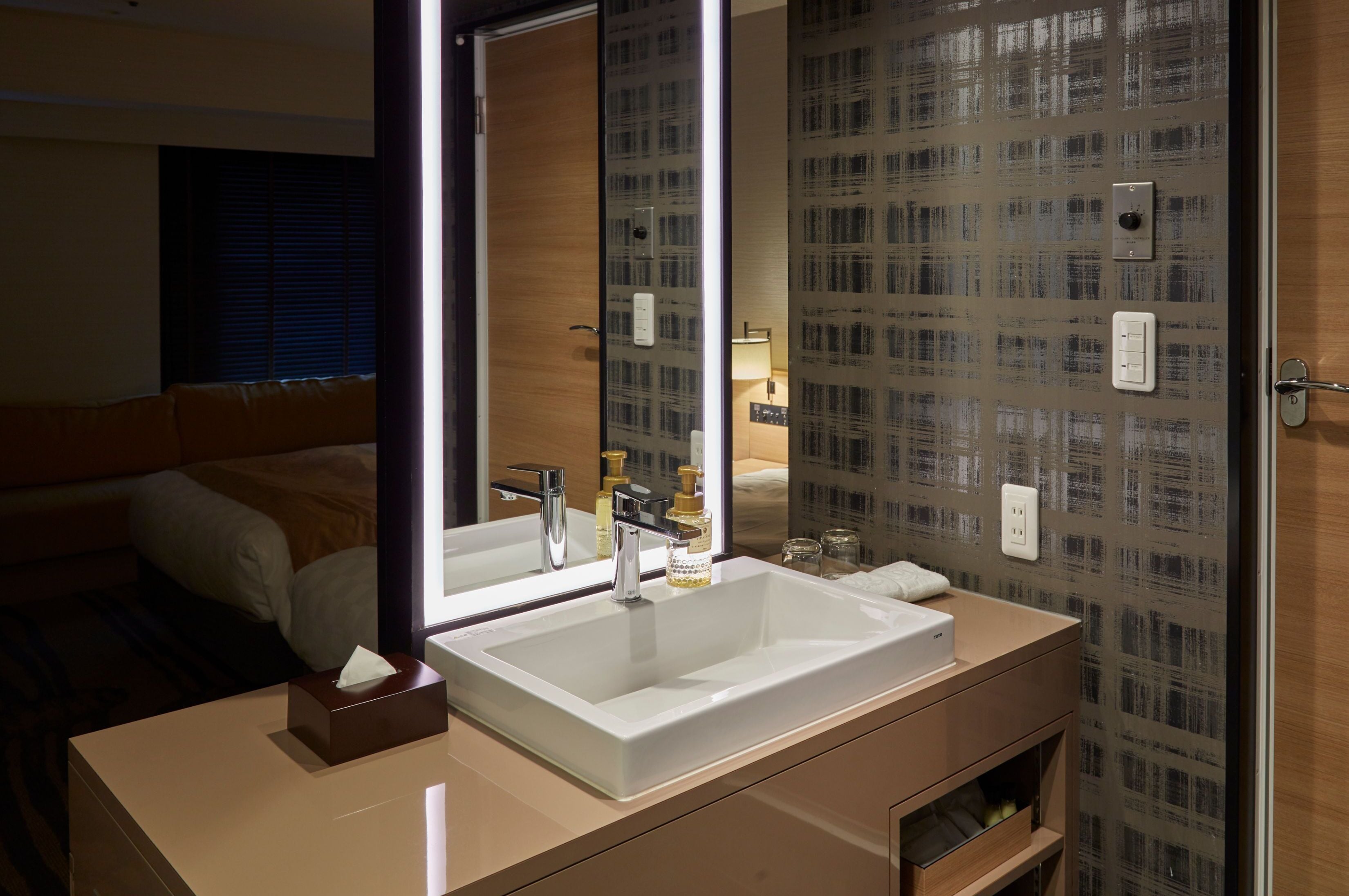 33th-37th deluxe twin room, non smoking (panorama floor) | 1 bedroom, down duvets, in-room safe, blackout curtains