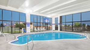 屋内プール、温水プール