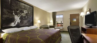 Super 8 by Wyndham Calhoun