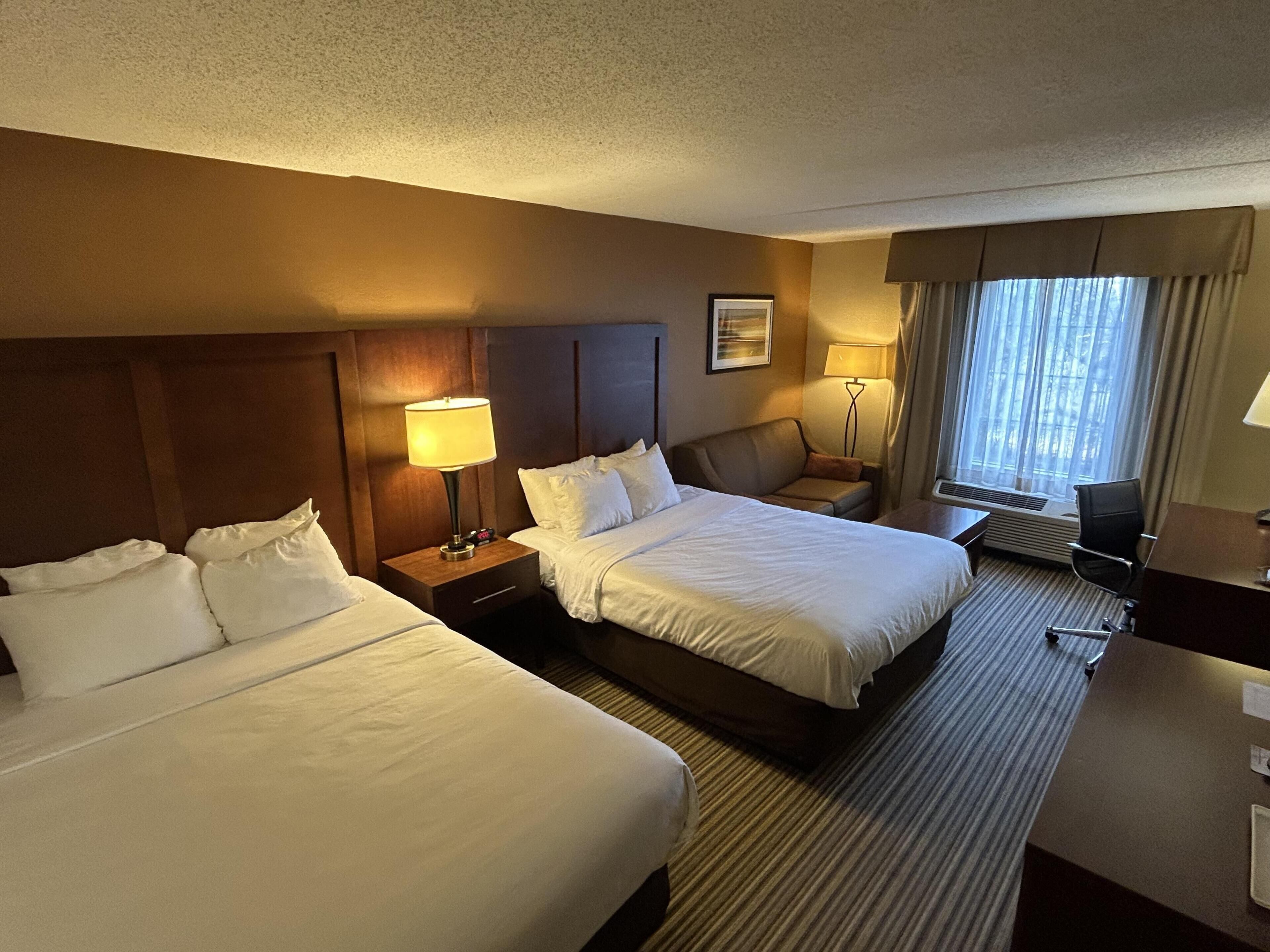 ห้องสแตนดาร์ด, เตียงควีนไซส์ 2 เตียง, ปลอดบุหรี่ (with Single Sofabed) | ตู้นิรภัยในห้องพัก, เตารีด/โต๊ะรีดผ้า, เปล/เตียงเด็กอ่อน (ฟรี)