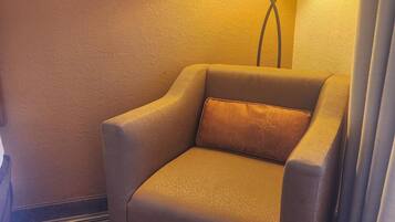 Két bảo mật tại phòng, bàn ủi/dụng cụ ủi quần áo