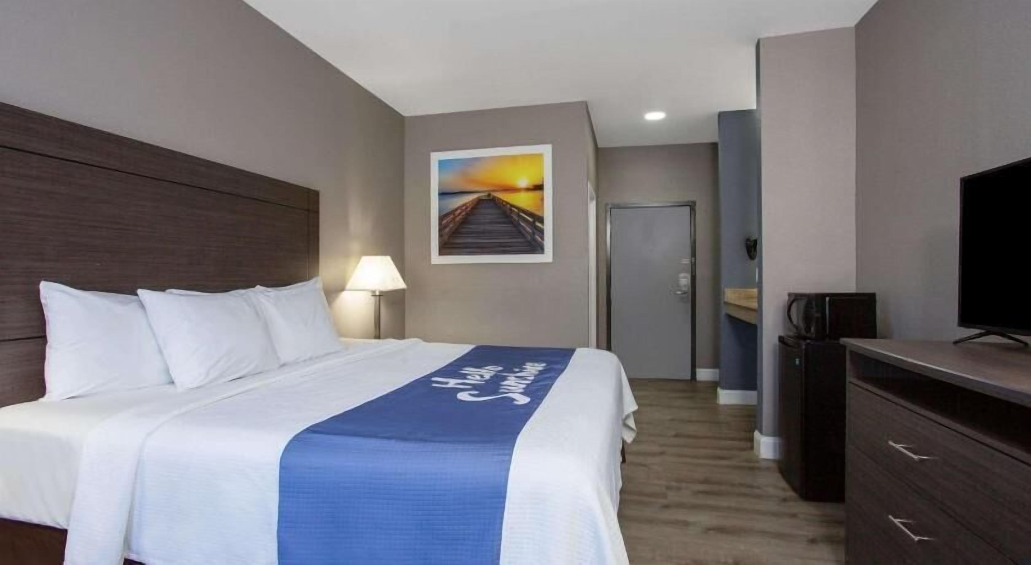 Premium bedding, down duvets, desk, blackout curtains