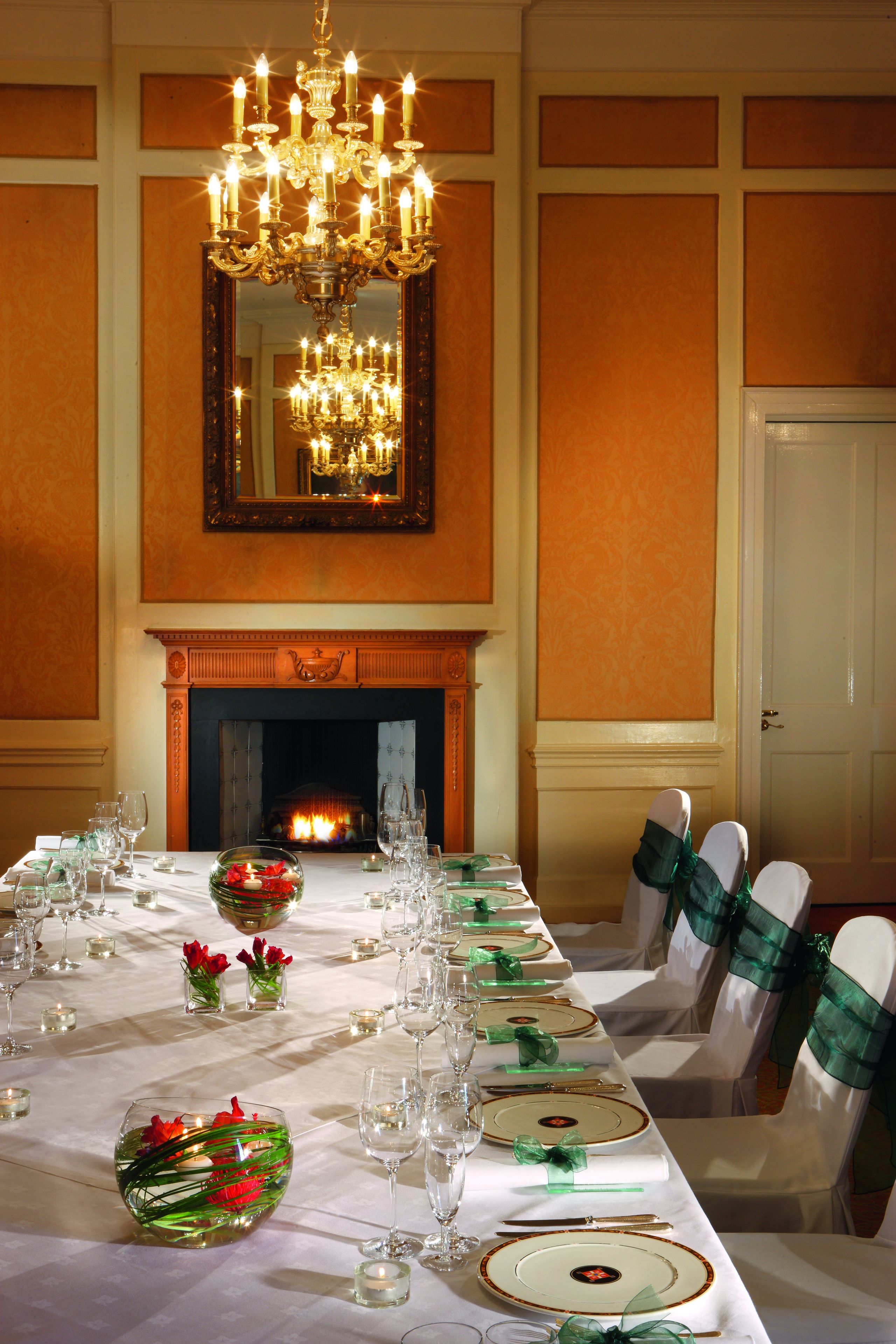 2 restaurants, serveren ontbijt, lunch, diner, internationale gerechten