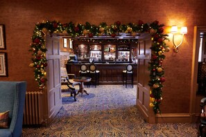 3 bars/lounges - Dalmahoy Hotel & Country Club (Kirknewton)