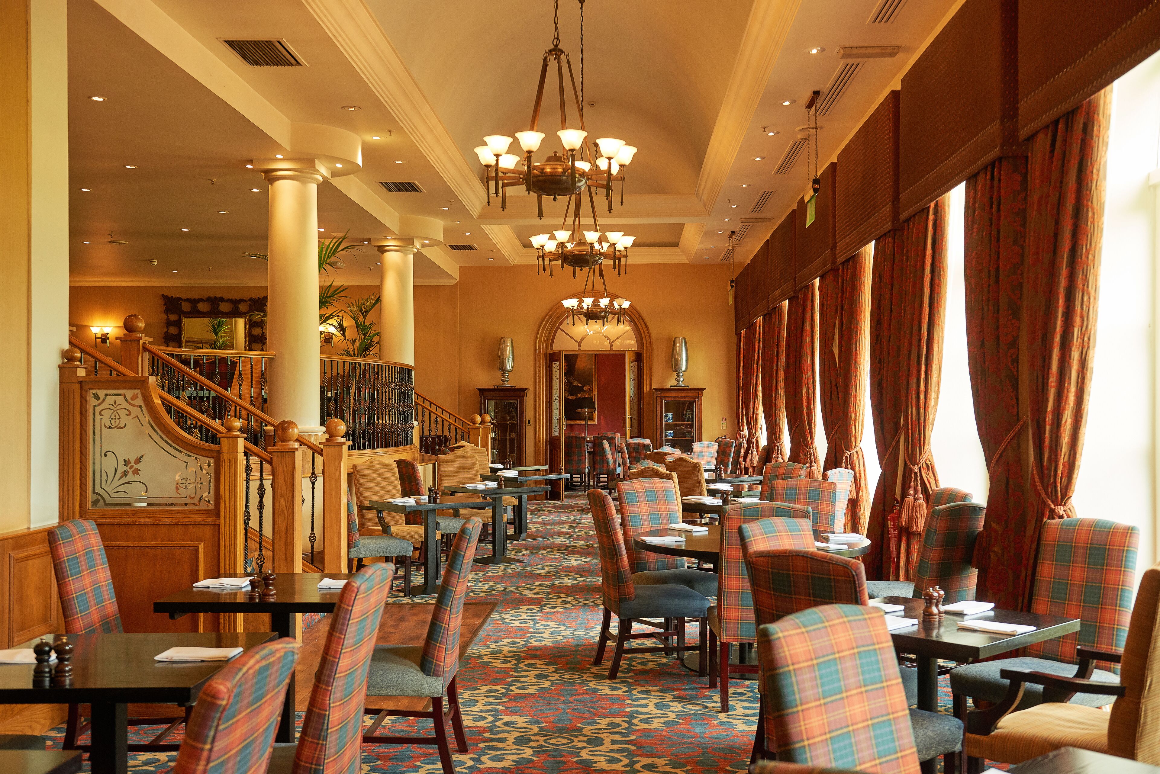 2 restaurants, breakfast, lunch, dinner served; international cuisine