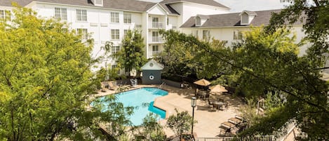 Seasonal outdoor pool, pool umbrellas, sun loungers