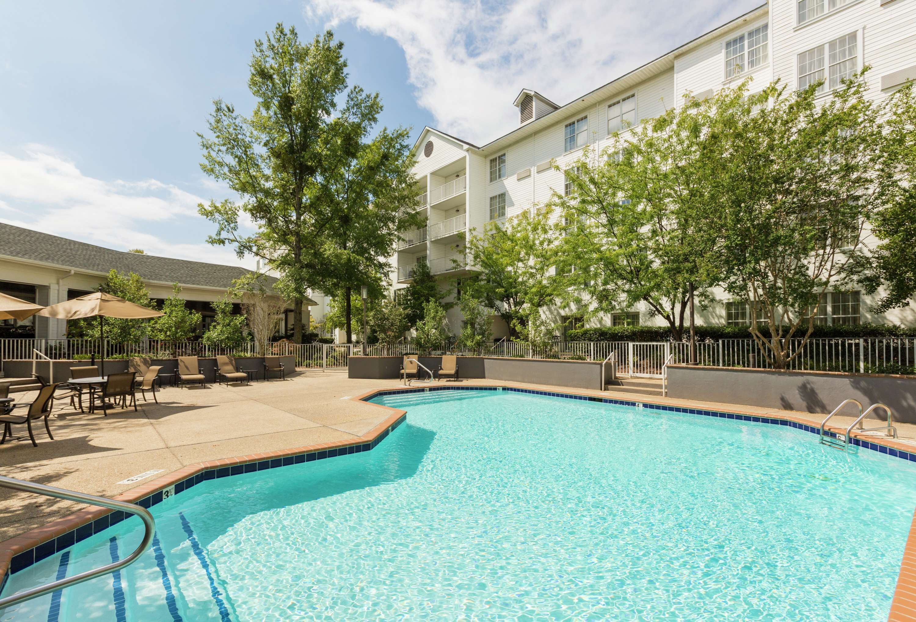 Seasonal outdoor pool, pool umbrellas, sun loungers