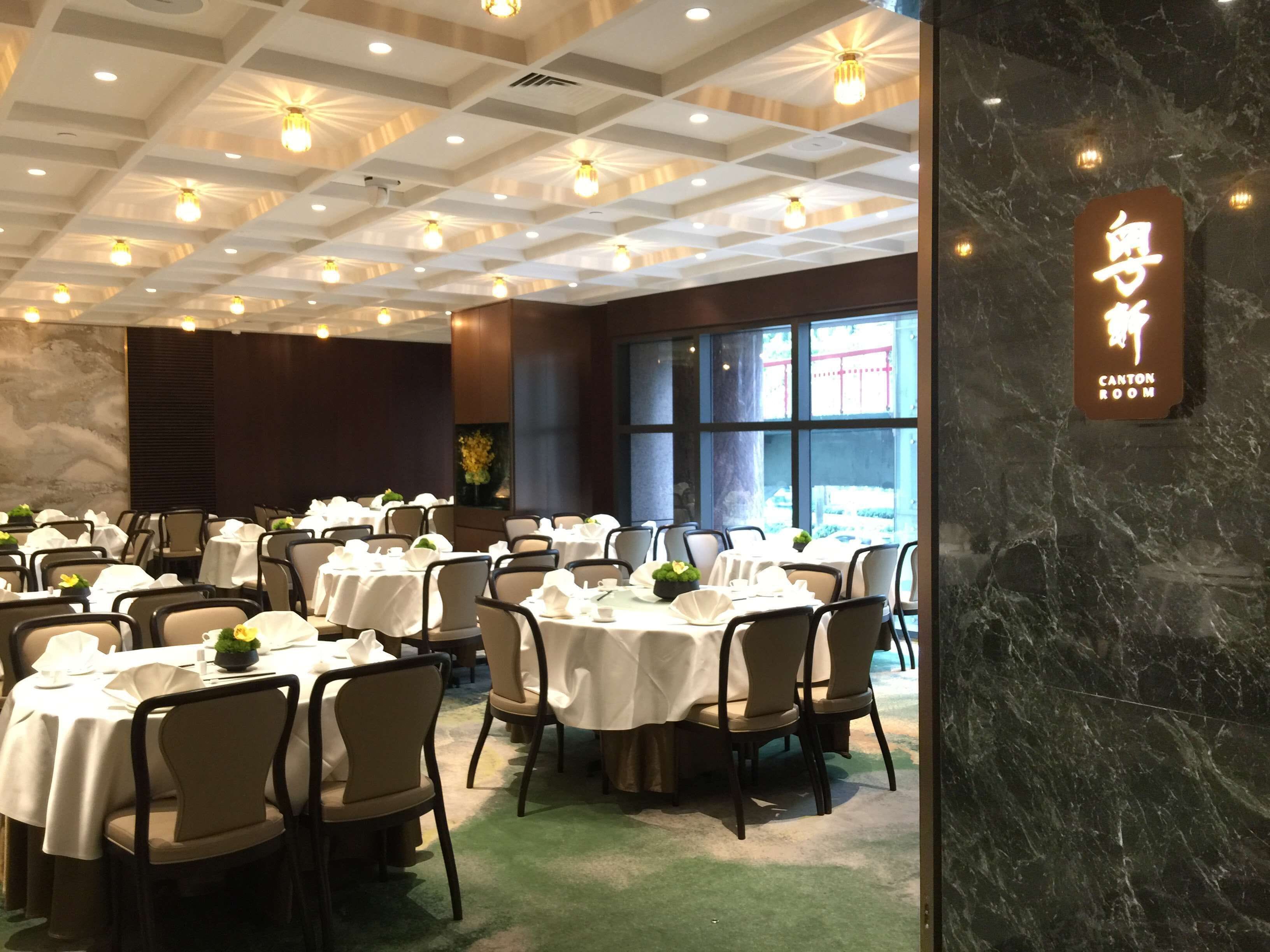 2 restaurants, breakfast, lunch, dinner served; modern european cuisine