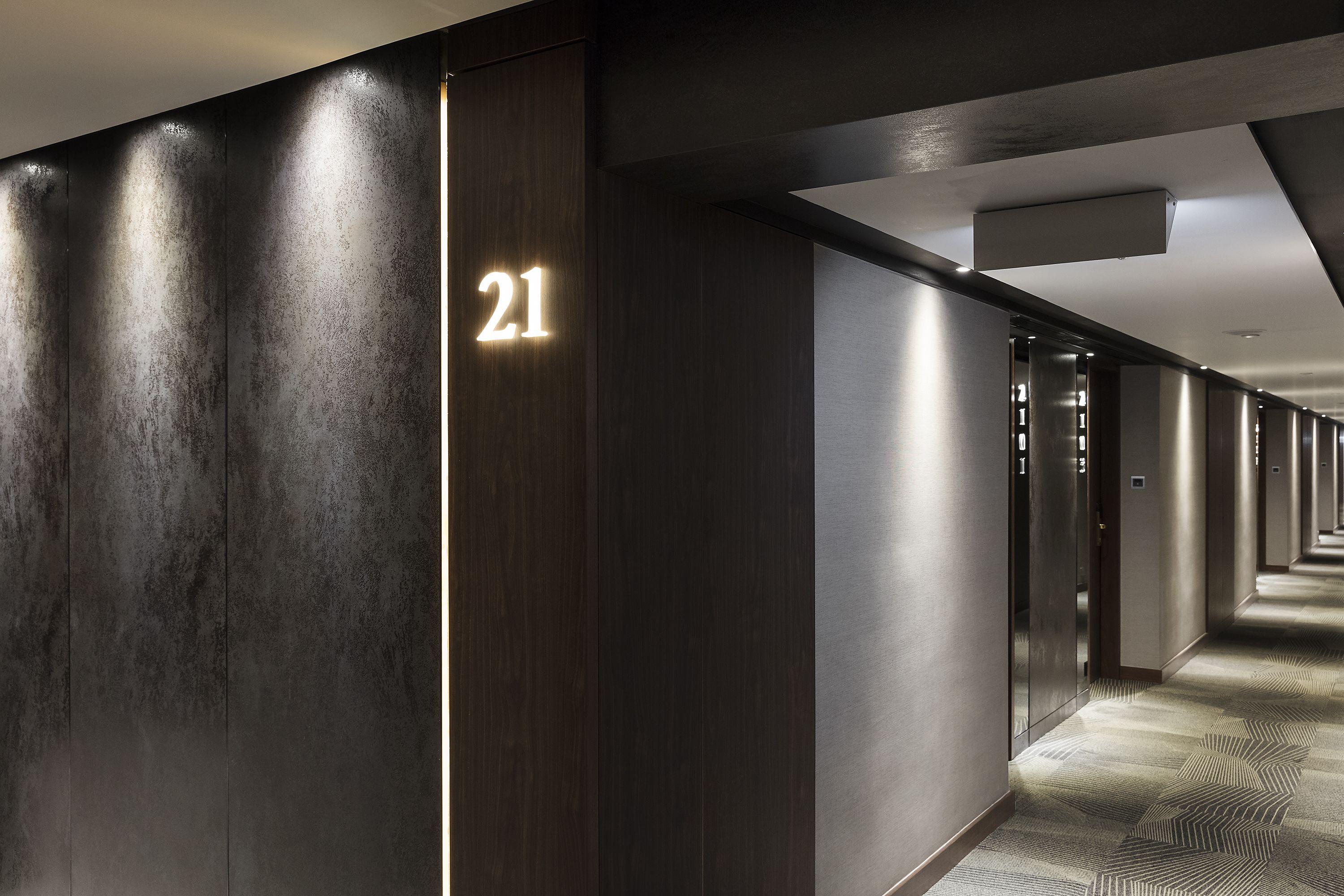 signature twin room | hallway