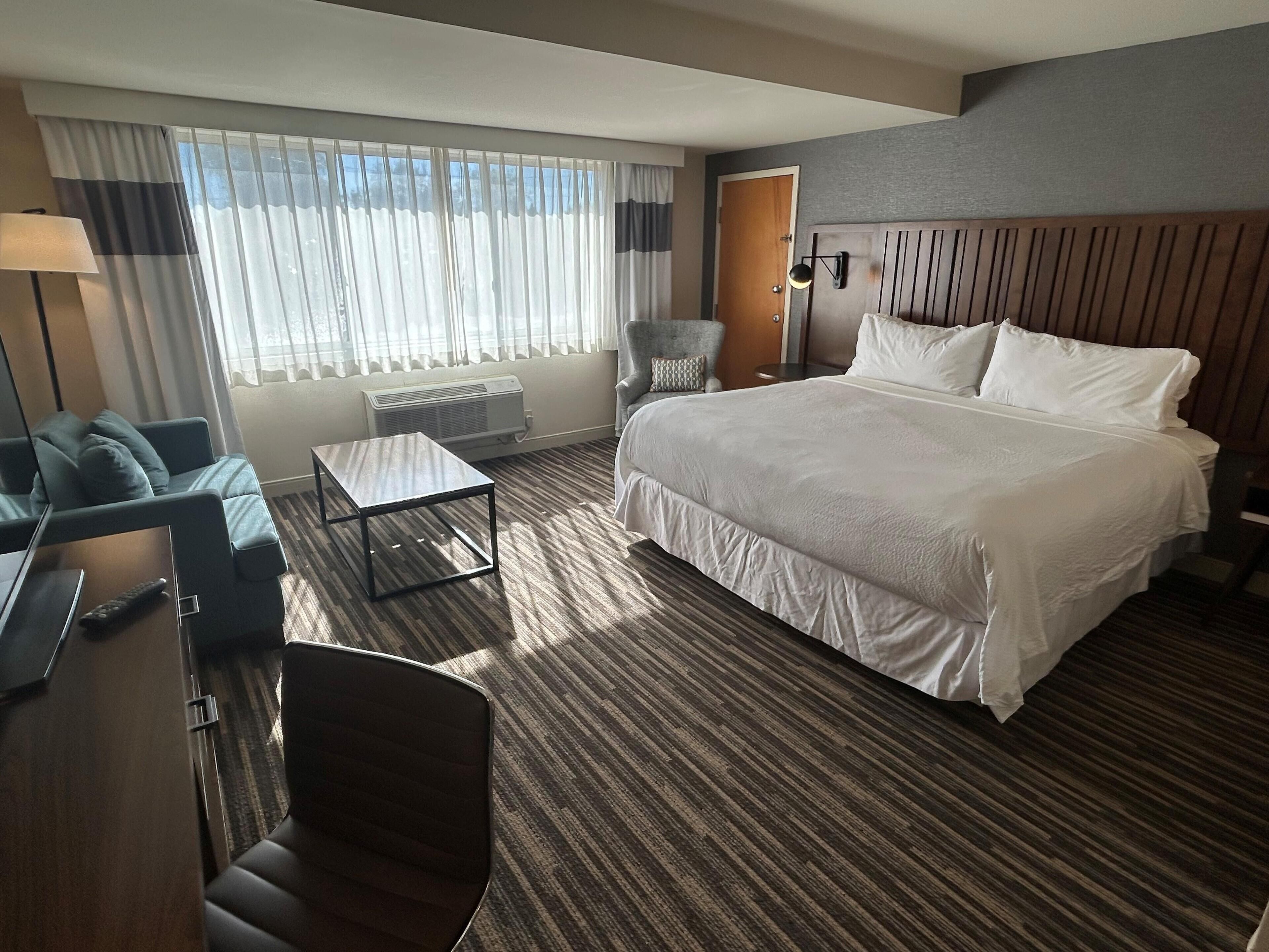 Premium bedding, in-room safe, desk, laptop workspace