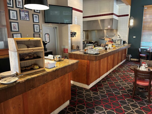 Desayuno buffet todos los días (con cargo)
