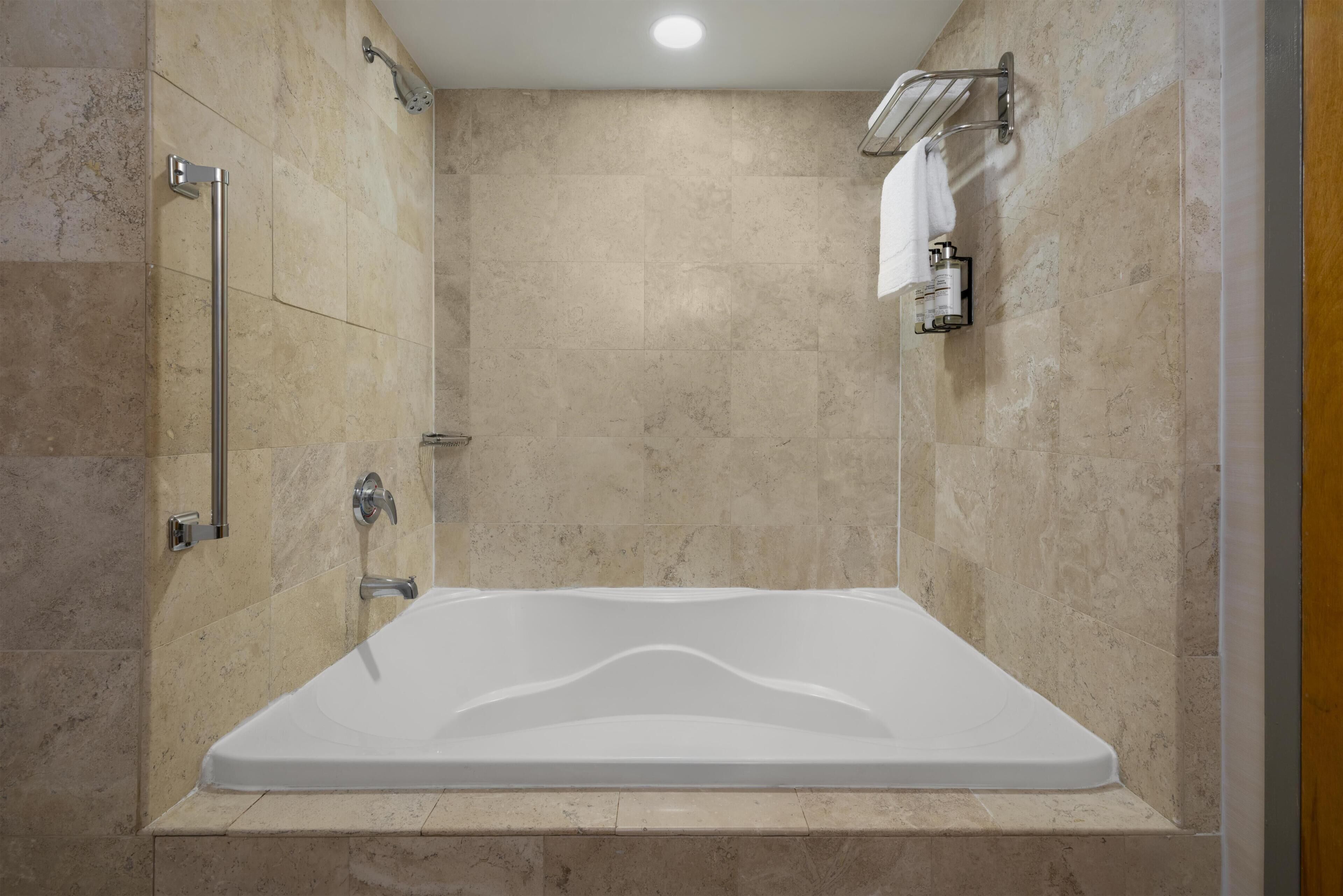 Standard Room, 1 King Bed, Non Smoking, Jetted Tub (Shower Only;Pet Friendly) | Bathroom | Free toiletries, hair dryer, bathrobes, towels