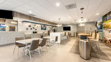 Tägliches inbegriffenes kontinentales Frühstück