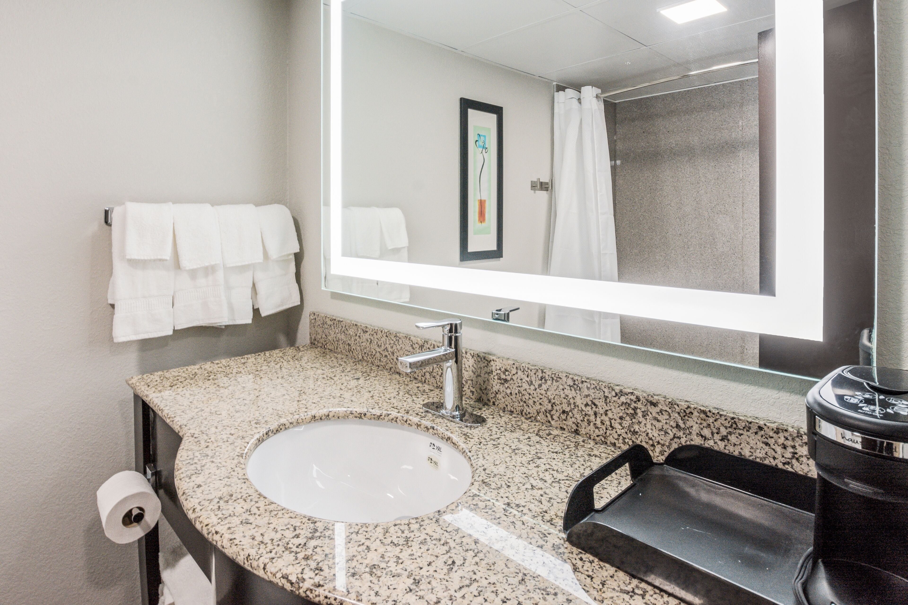 combined shower/bathtub, rainfall showerhead, hair dryer, towels