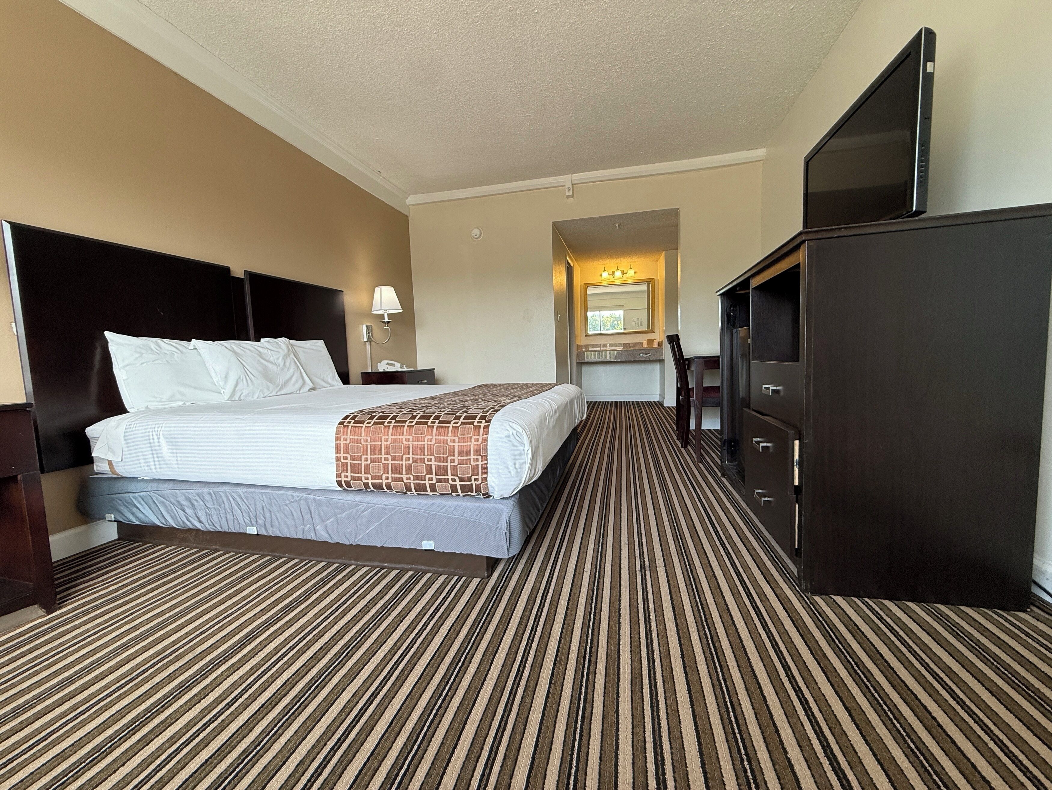 Cortinas blackout, wifi gratis y ropa de cama 