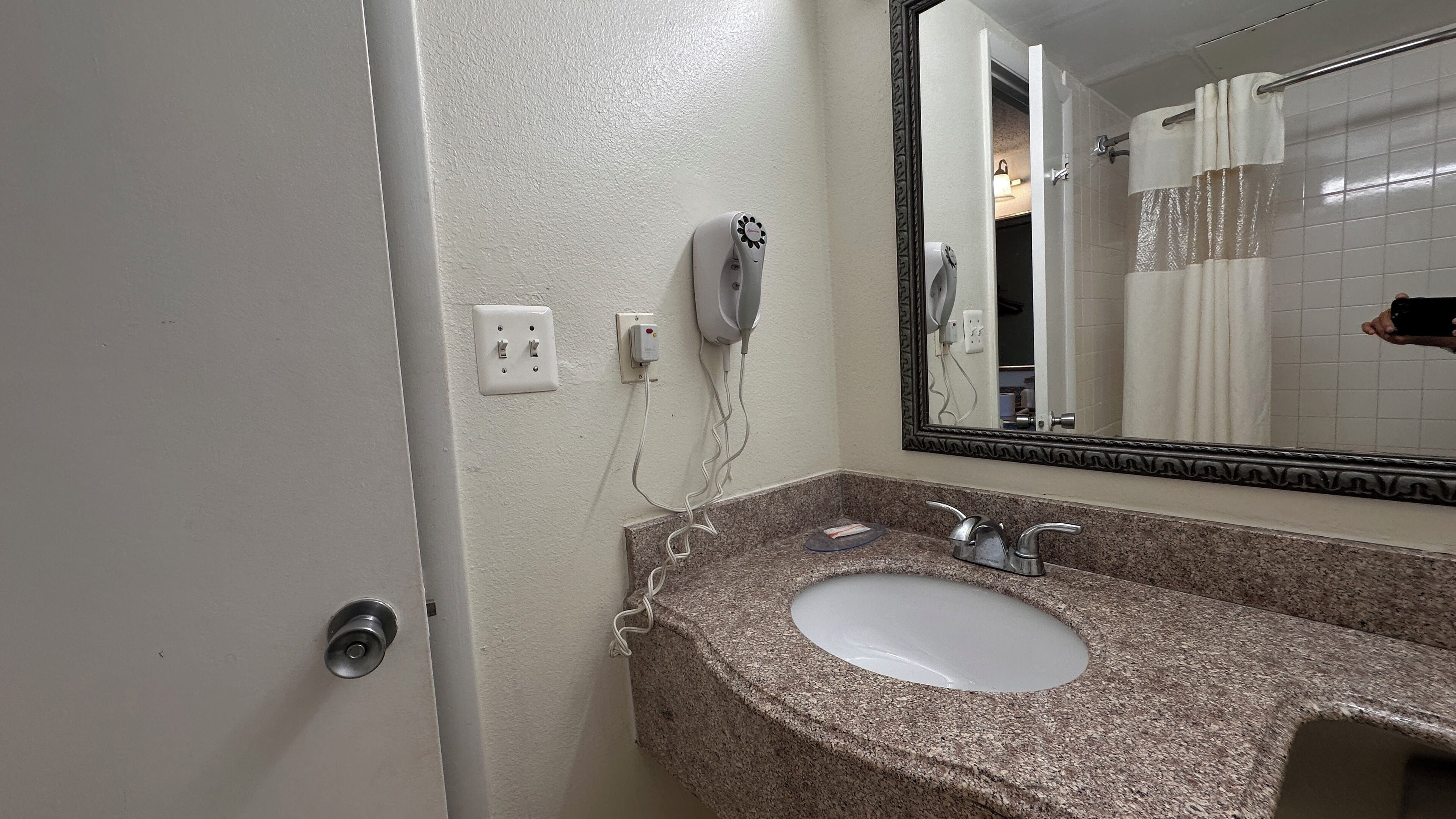 Foto - Ambassadors Inn & Suites