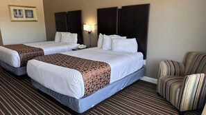 Escrivaninha, espaço de trabalho para notebook, cortinas blackout