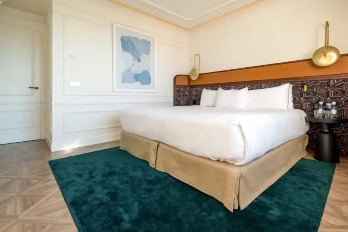 1 bedroom, premium bedding, down comforters, memory foam beds